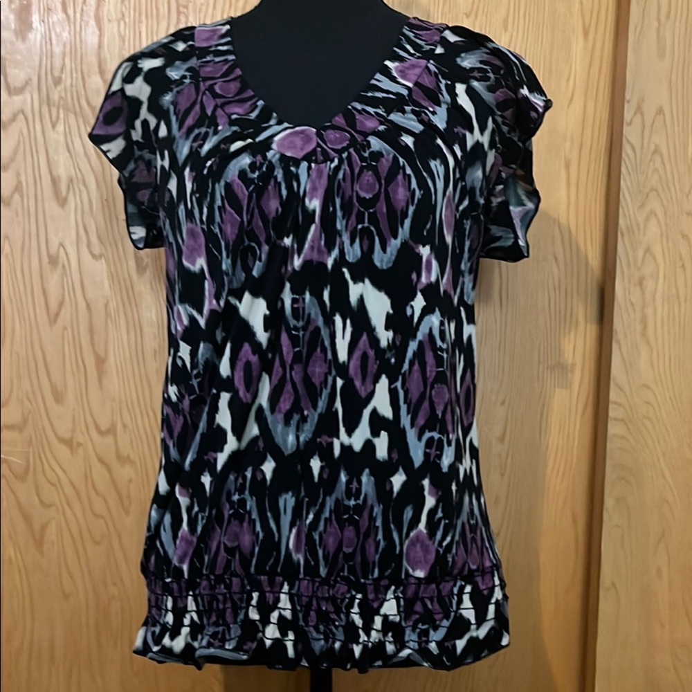 🎉 FINAL CLEARANCE 🎉$8 or 3 for $15 🎊🎊Super Cute black dress shirt